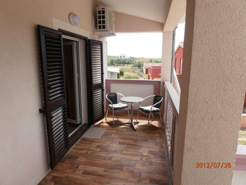 Apartmani Peko Pag Town Exterior photo